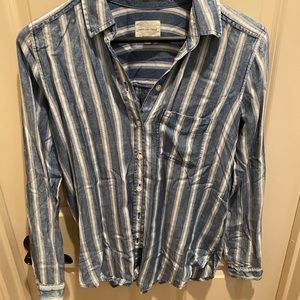 American Eagle long sleeve shirt